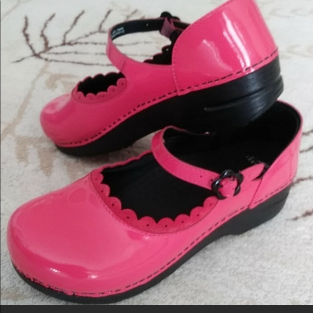 NWT Jill Patent Mary Jane Clog in Bubblegum Pink